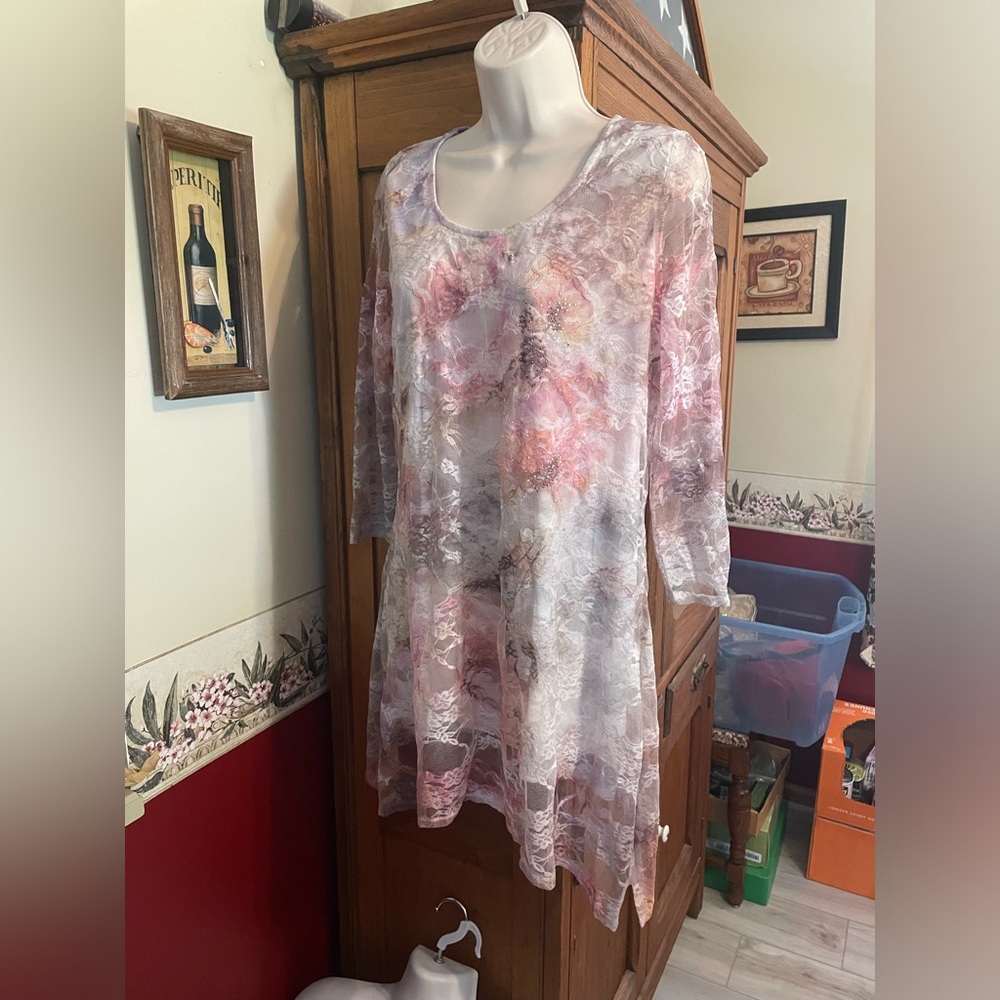 Cat & Style Sheer Lace Floral Tunic in Lavender and Blush